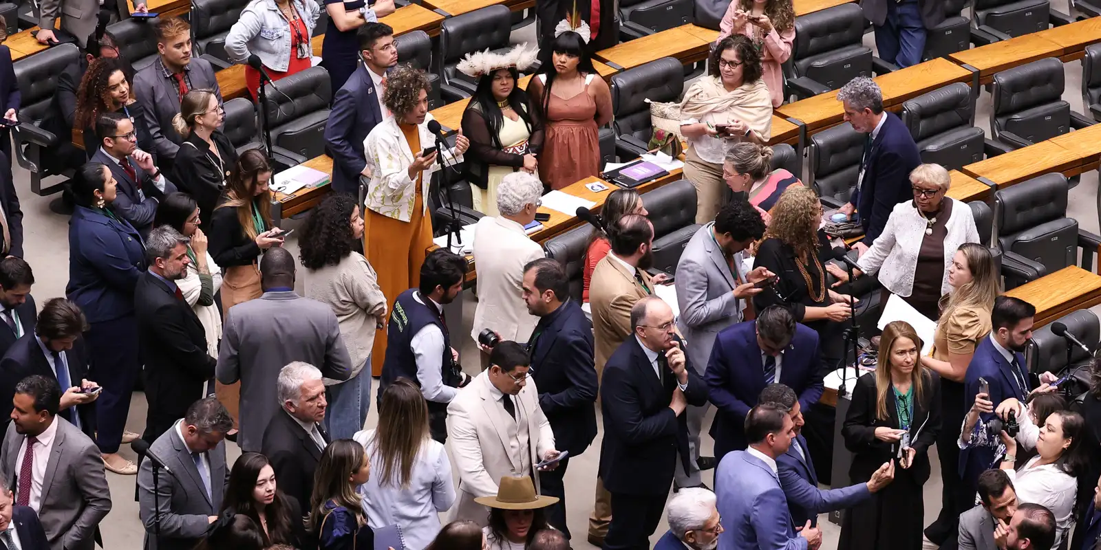 Câmara aprova derrubada de veto ao PL da Dosimetria; decisão final depende do Senado