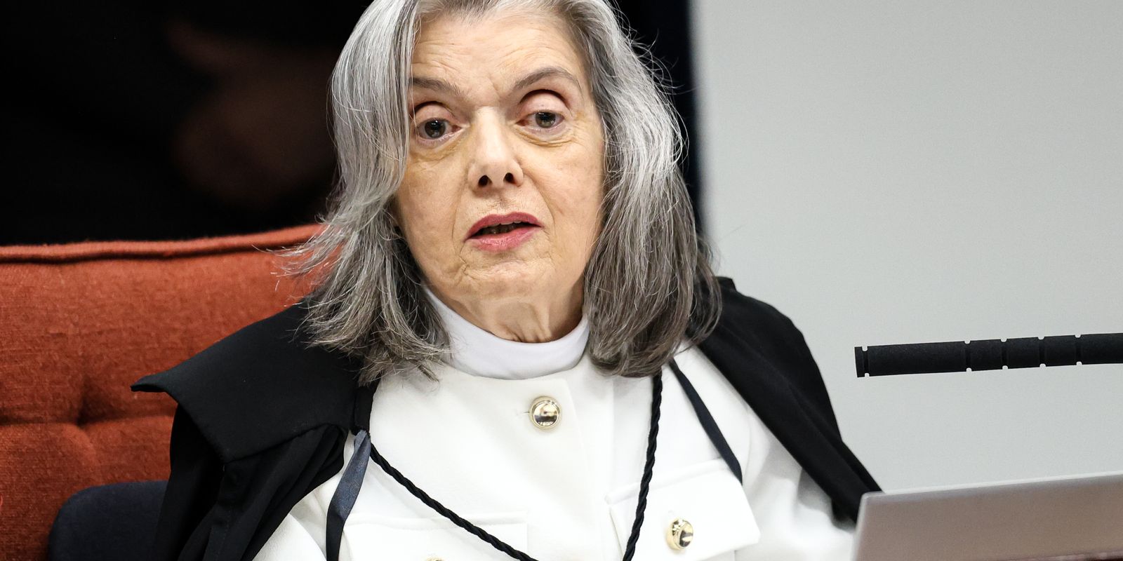 Cármen Lúcia acompanha relator e vota pela condenação de Eduardo Bolsonaro por difamação