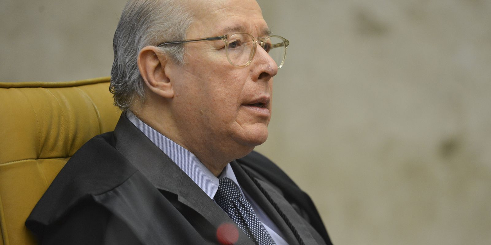 Celso de Mello critica Senado por 'grave equívoco institucional'