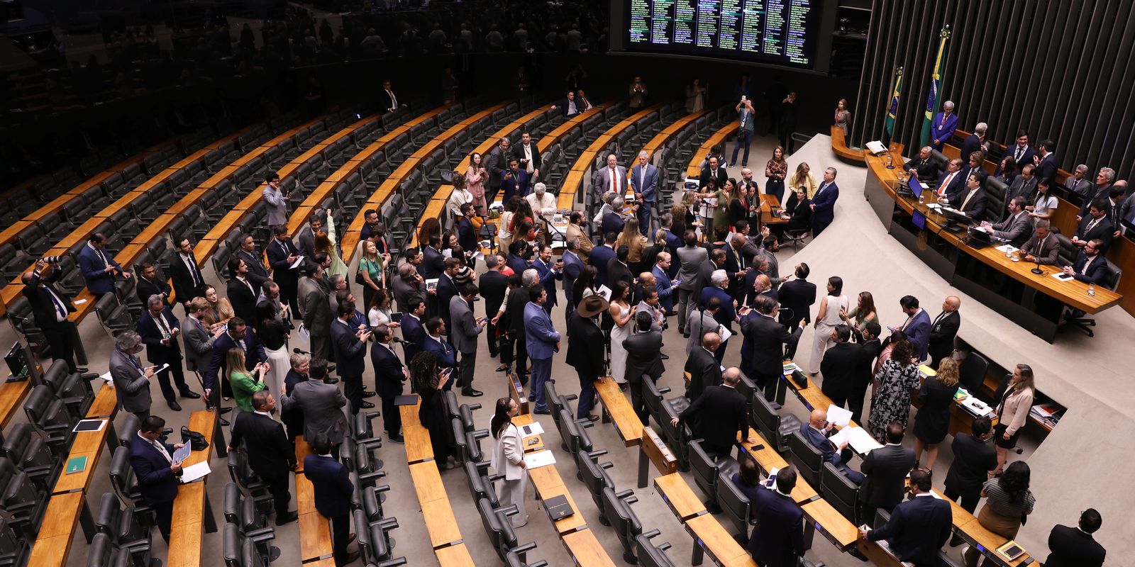 Congresso reverte veto de Lula e mantém PL da Dosimetria