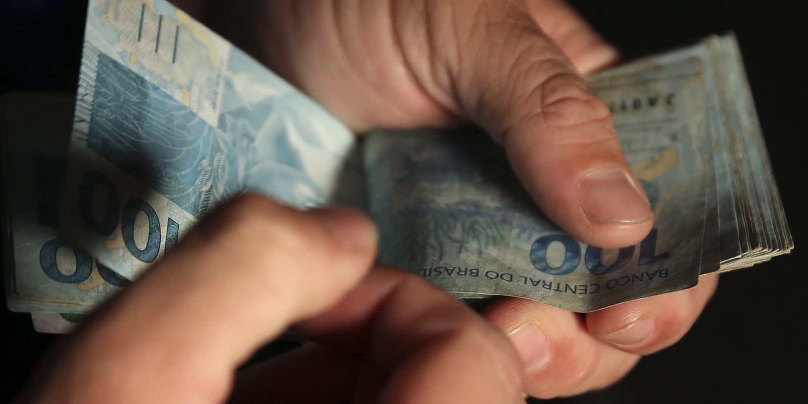 Rendimento médio do trabalhador atinge novo recorde de R$ 3.722