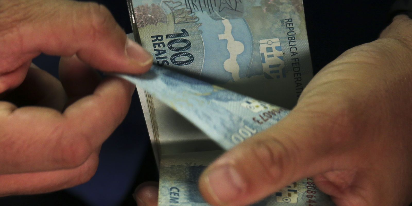 Abono salarial para nascidos em maio e junho tem início nesta sexta-feira