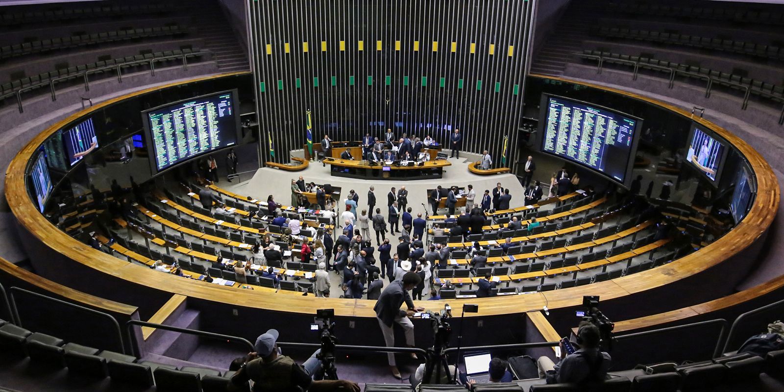 Câmara inicia análise de proposta para exploração de minerais críticos