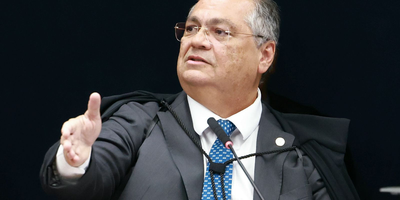 Ministro Flávio Dino rejeita solicitação de liberdade para Deolane Bezerra