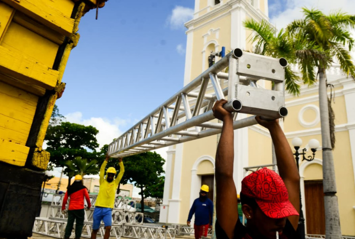 Estrutura do palco da Estação das Artes ganha forma para o MCJ 2026