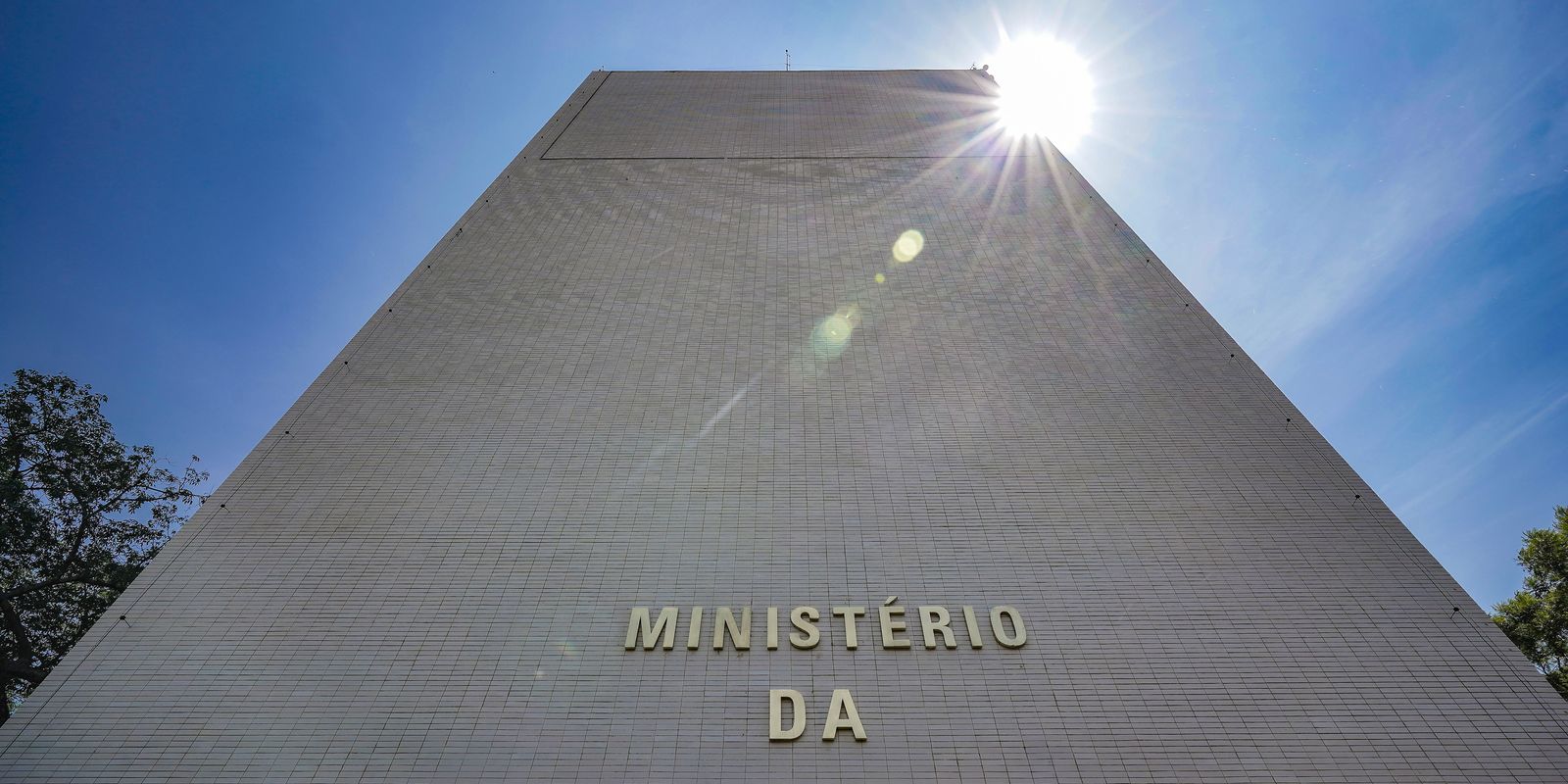 Governo federal bloqueia R$ 22,1 bilhões no orçamento de 2026