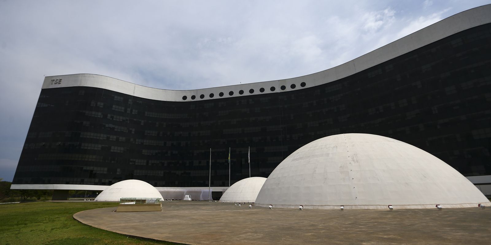 Especialistas alertam que a inteligência artificial pode intensificar a disseminação de notícias falsas nas eleições