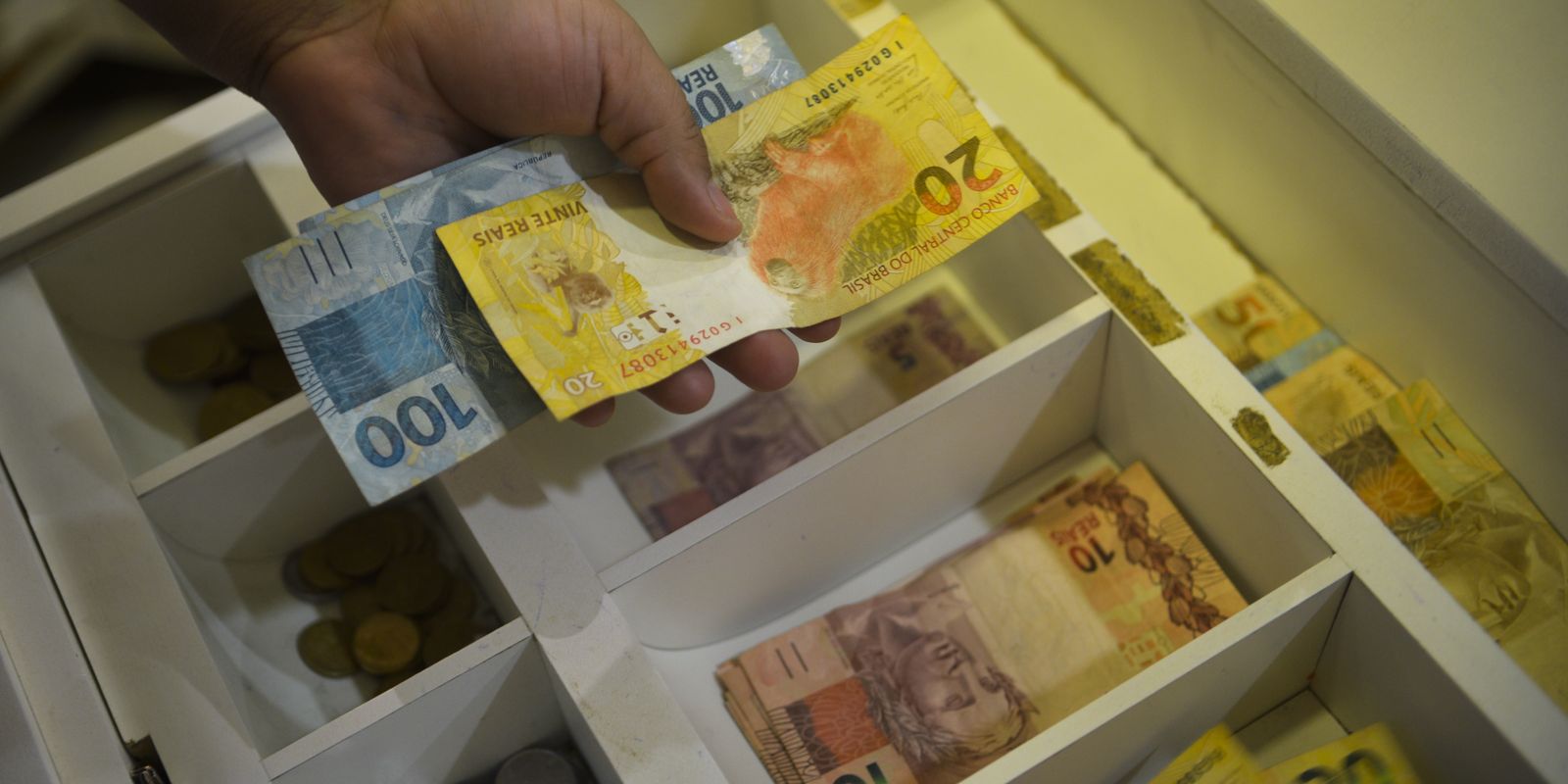 Variação do índice que reajusta salários chega a 4,11% em um ano