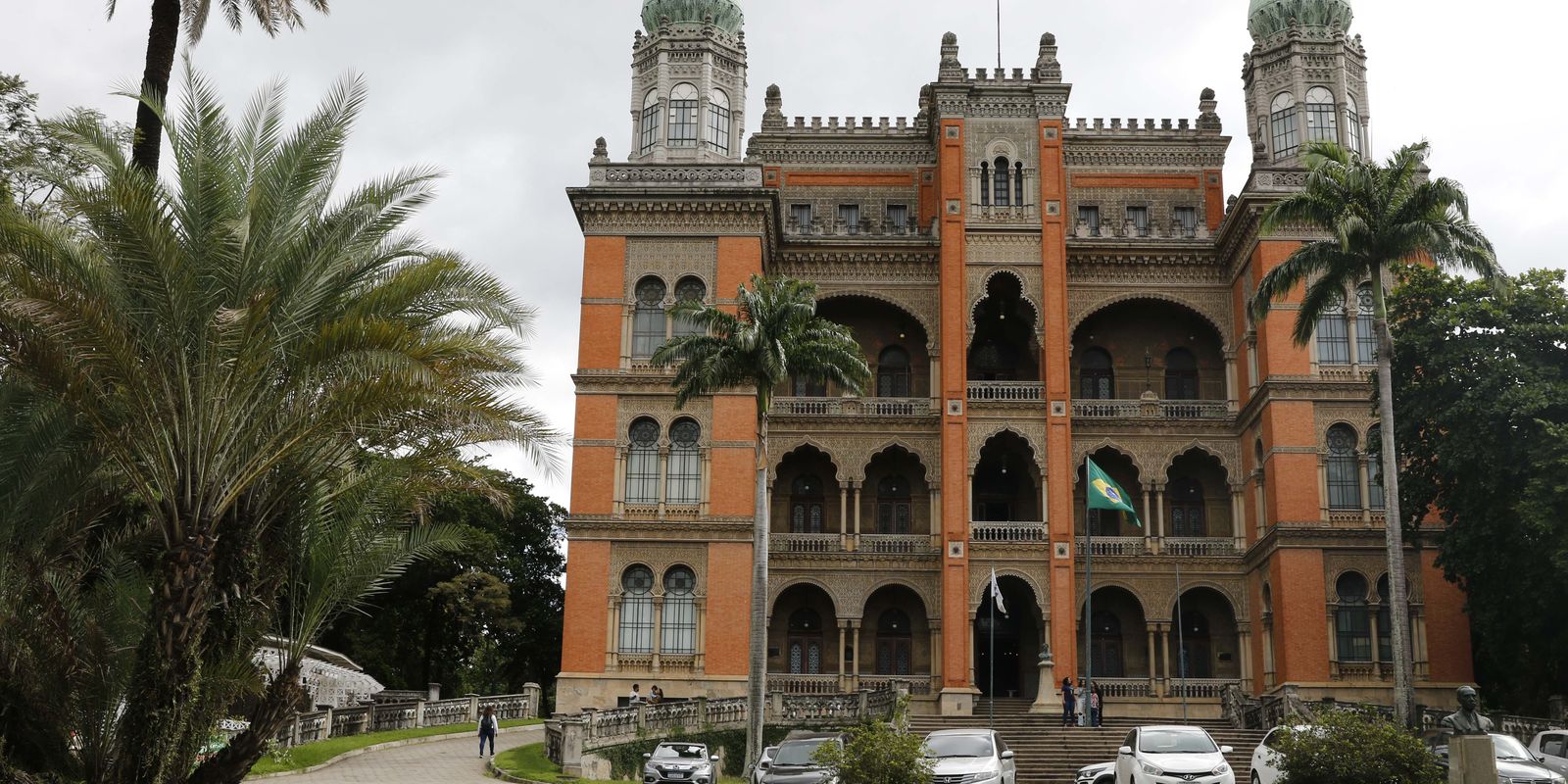 Tribunal Federal determina retirada de páginas que espalhavam fake news sobre a Fiocruz