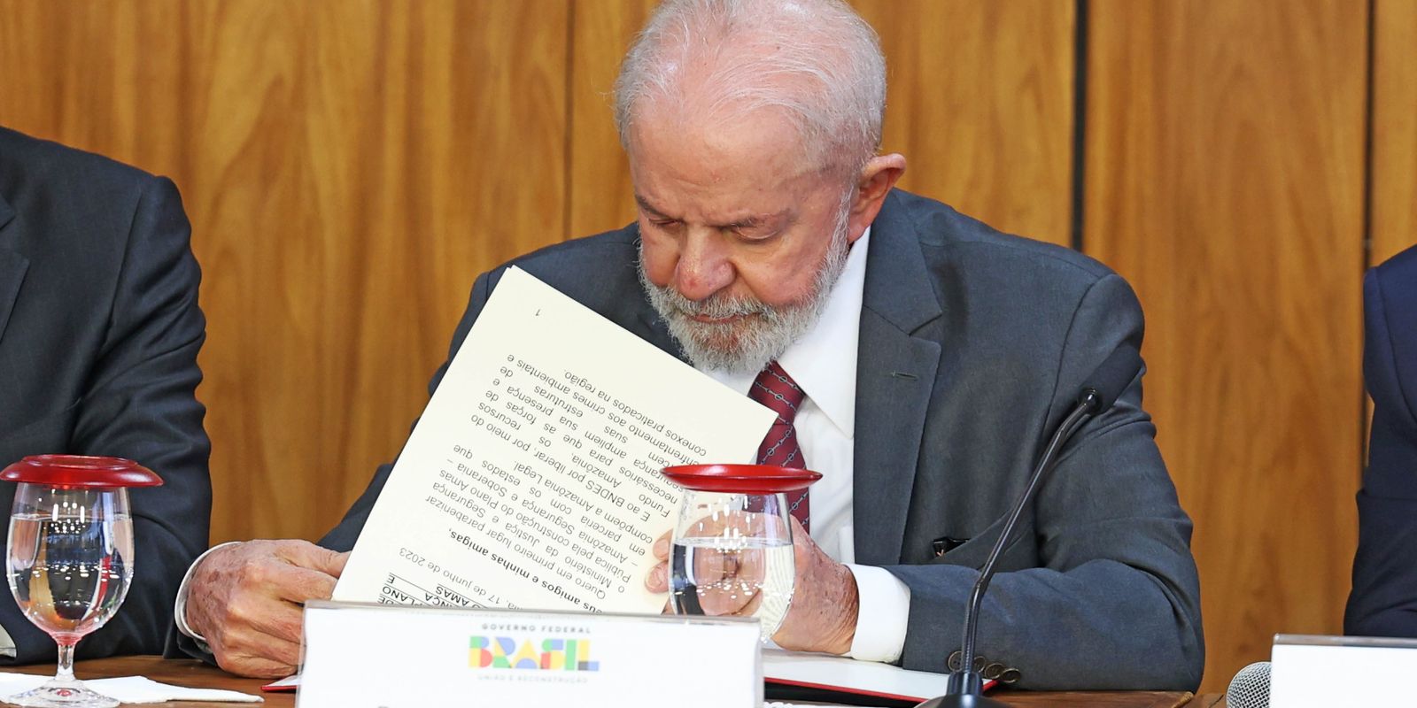 Lula barra projeto que equiparava estágio a experiência profissional
