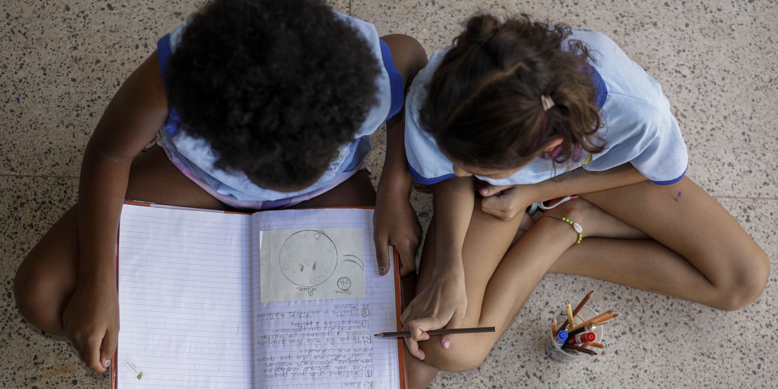 Metade dos estudantes não percebe debate antirracista nas escolas, aponta pesquisa