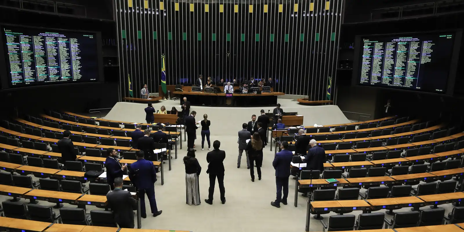 Reforma eleitoral flexibiliza multas a partidos e gera críticas da sociedade civil