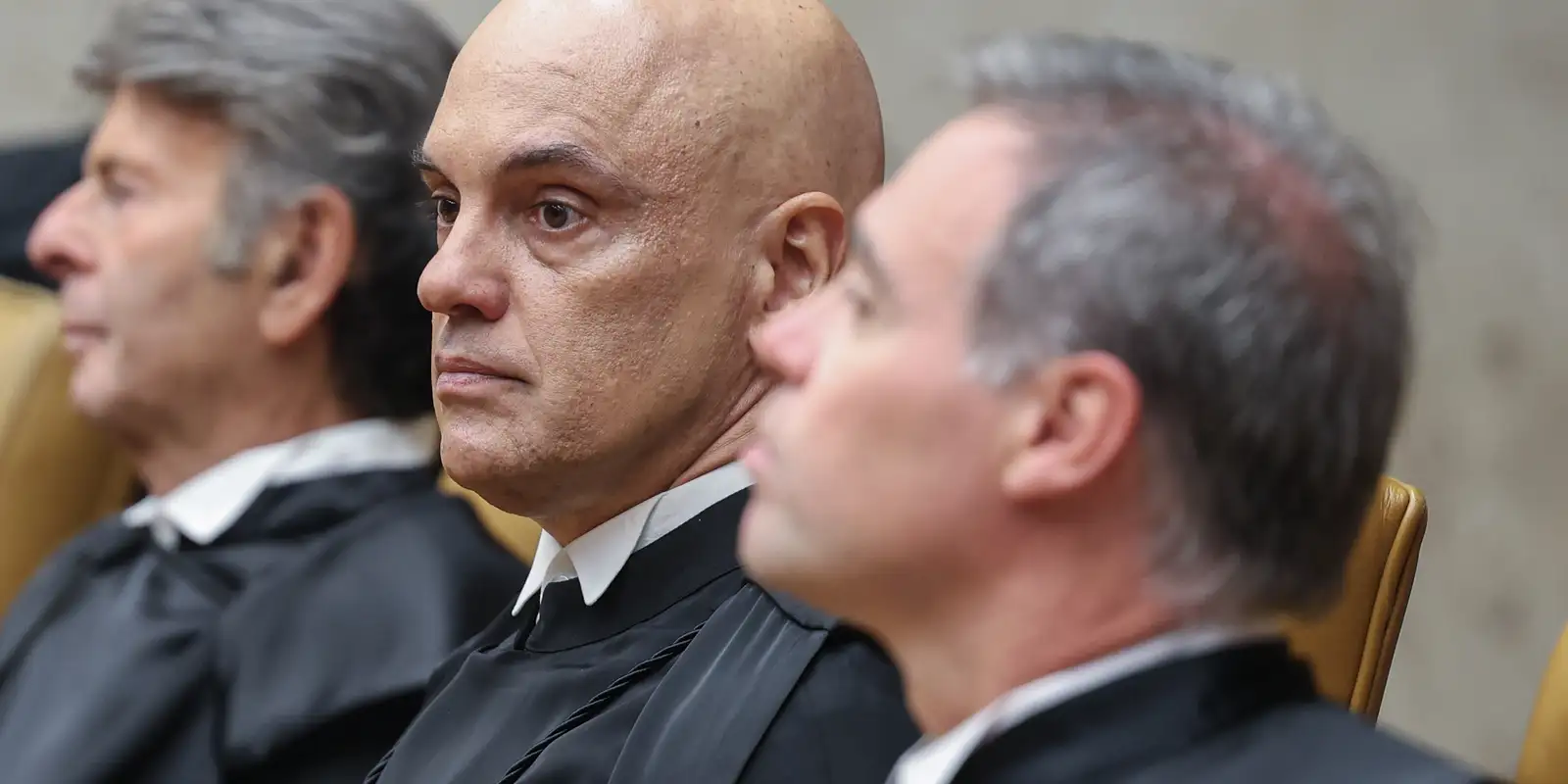 Moraes suspende aplicação de lei sobre penas do 8 de janeiro