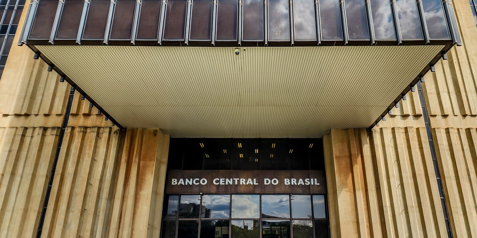 Votação sobre a autonomia financeira do Banco Central é postergada por pedido de vista