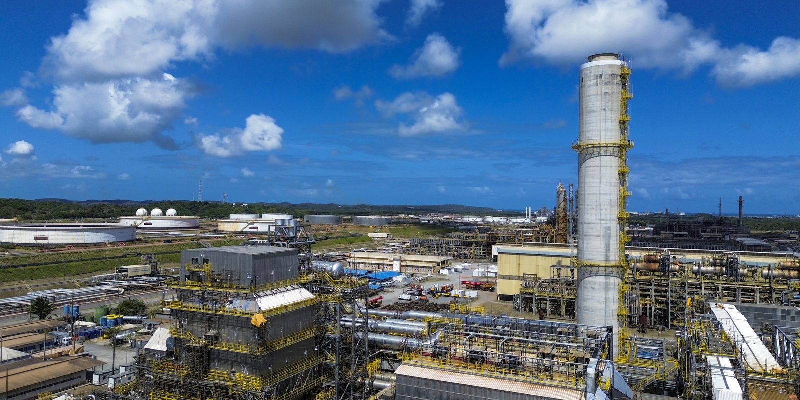 Refinarias da Petrobras operam acima de 100% da capacidade; entenda