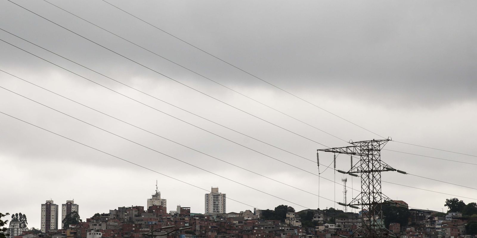 Defesa Civil de São Paulo emite alerta para temporais e declínio térmico