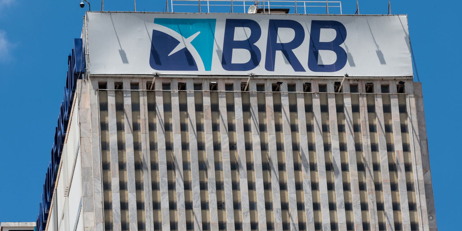 STF interrompe julgamento sobre uso de imóveis públicos para socorrer BRB