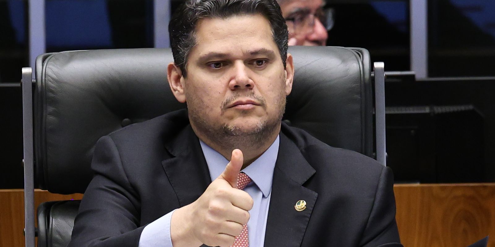 Alcolumbre sugere aprimorar PEC da jornada de trabalho e prioriza análise em comissões