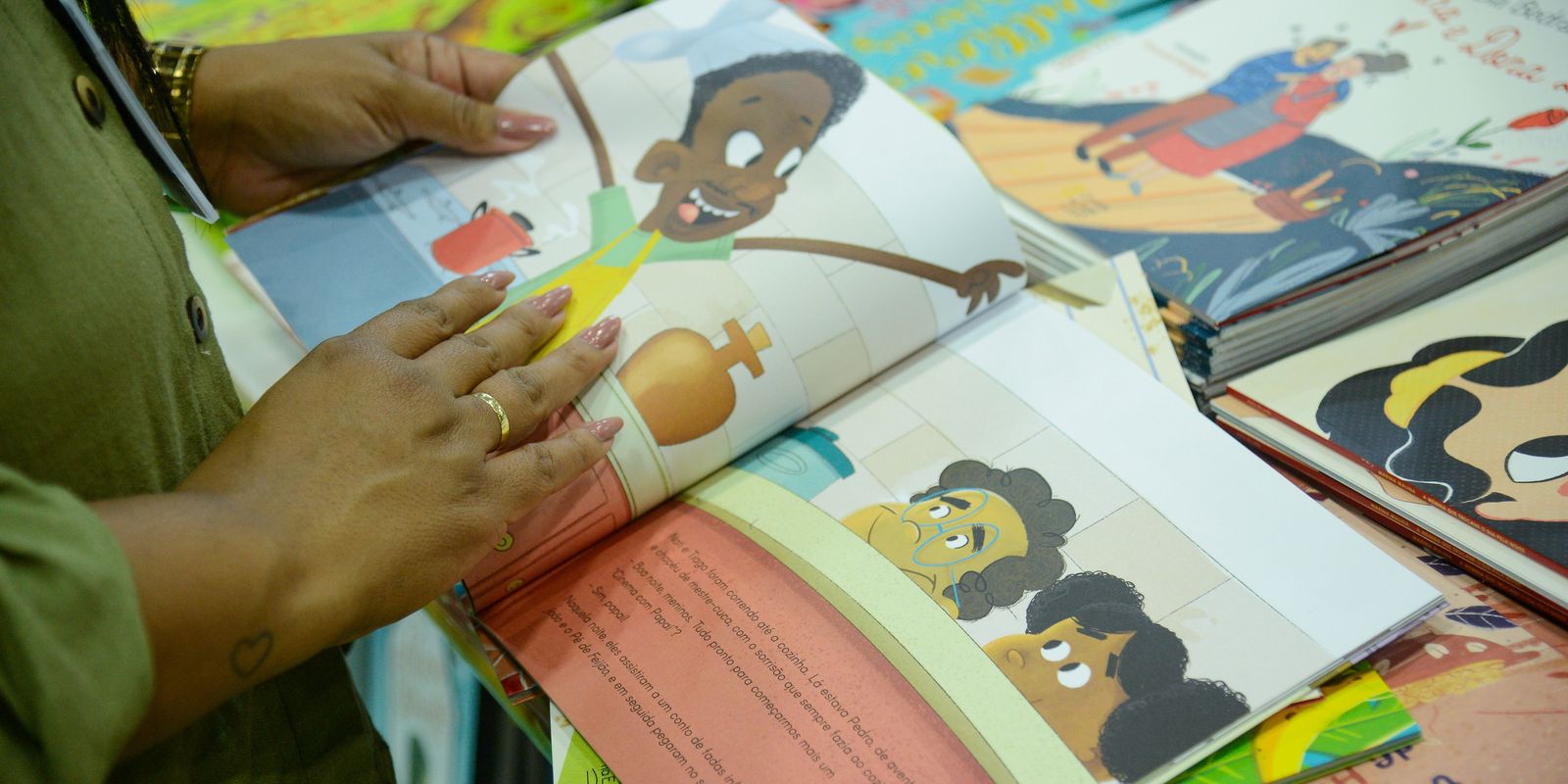 Projeto Bienal nas Escolas adota tema da Copa para incentivar a leitura no Rio de Janeiro