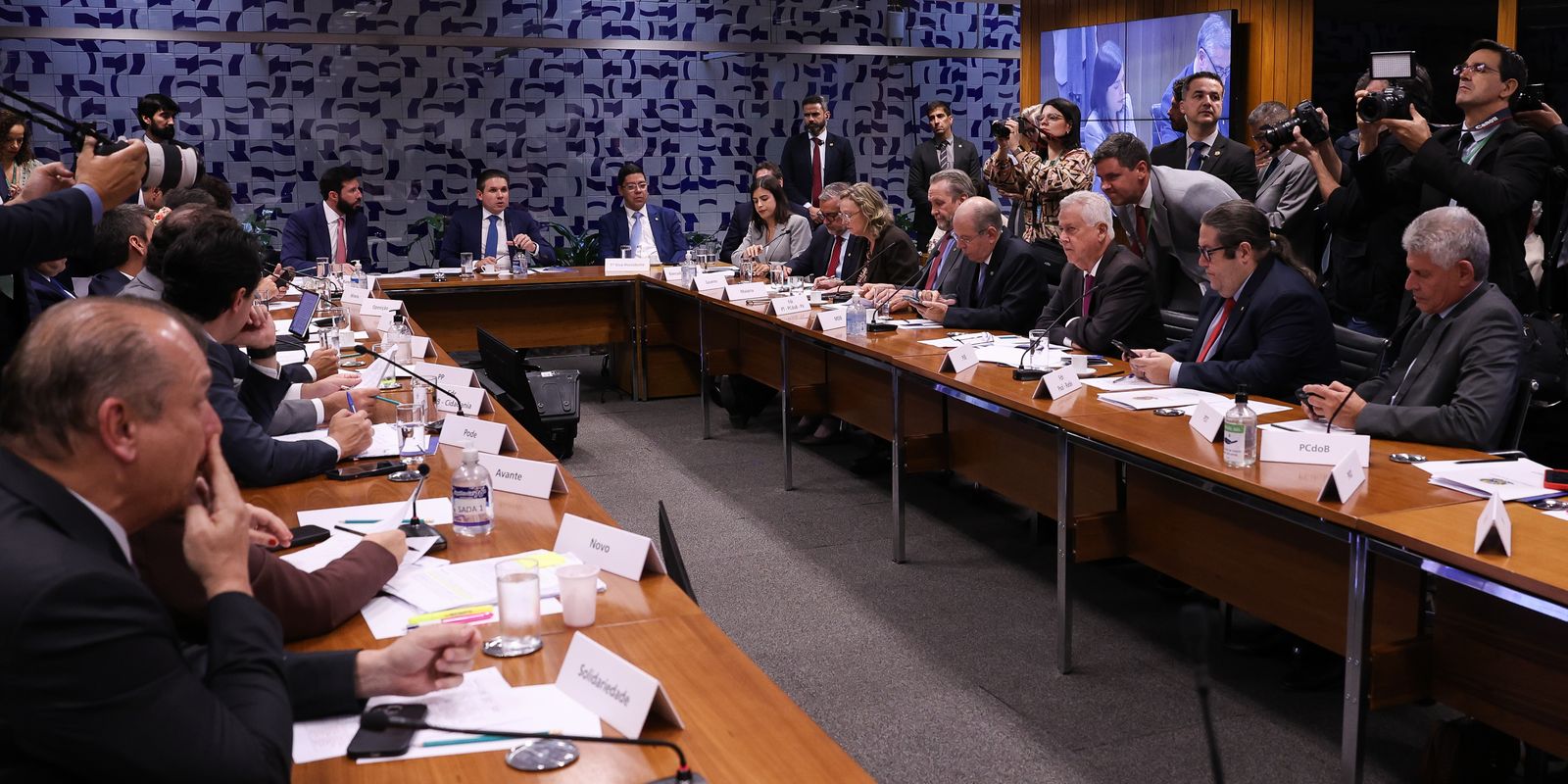 Governo retira urgência de projeto sobre escala 6x1 e destrava pauta da Câmara