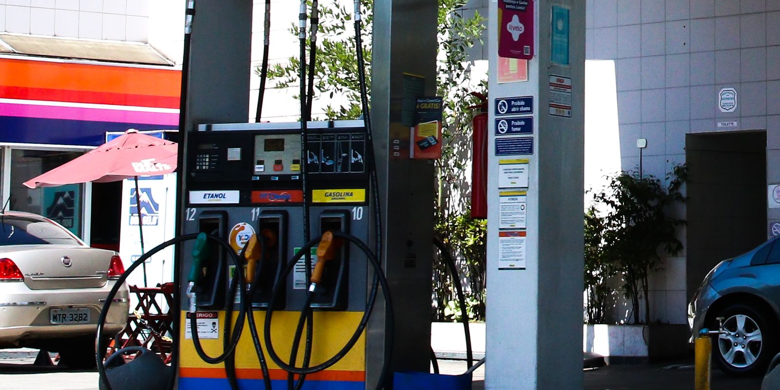 Preço da gasolina recua impulsionado por etanol e subvenção governamental