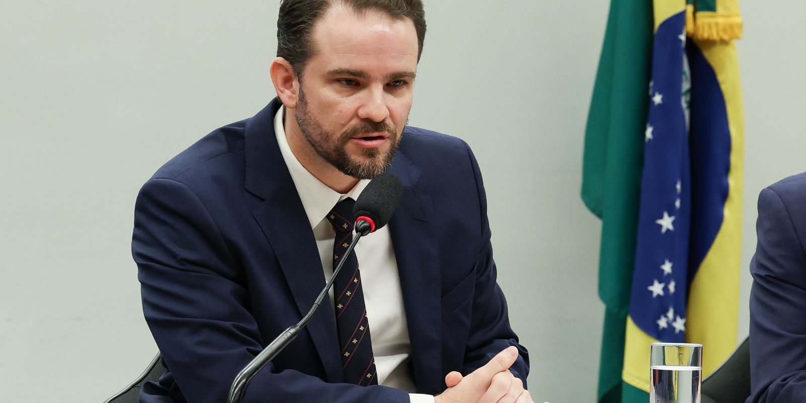 Durigan questiona PEC de autonomia do BC, alertando para a criação de um 