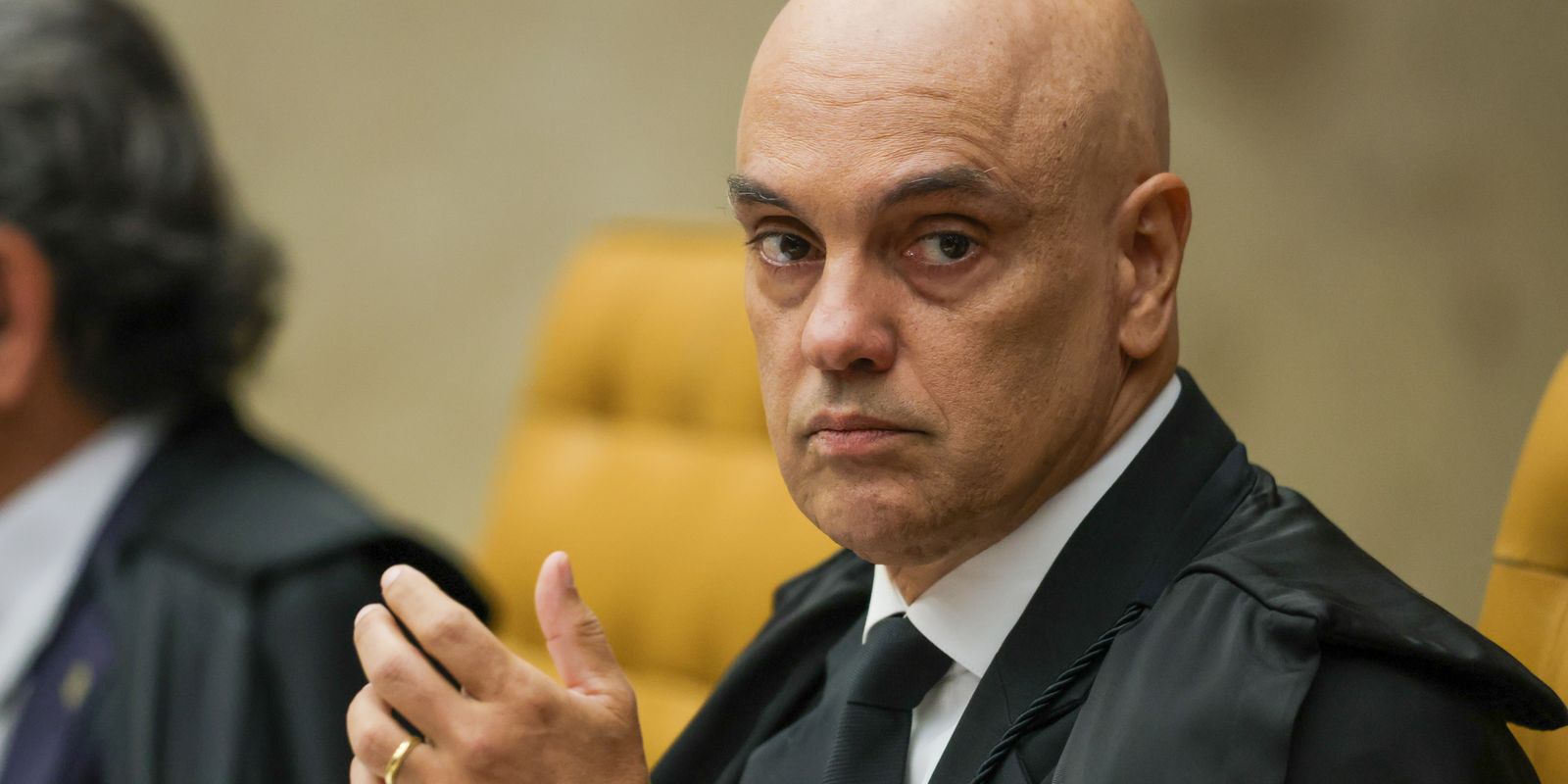 Fachin permite que AGU defenda Moraes em ação judicial nos EUA