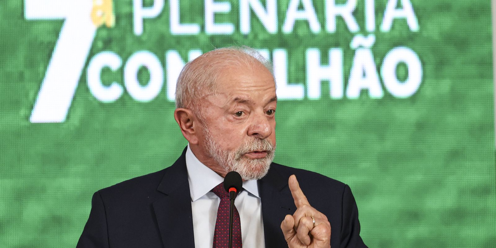 O governo analisa a devolução de celulares roubados via Correios, informa Lula