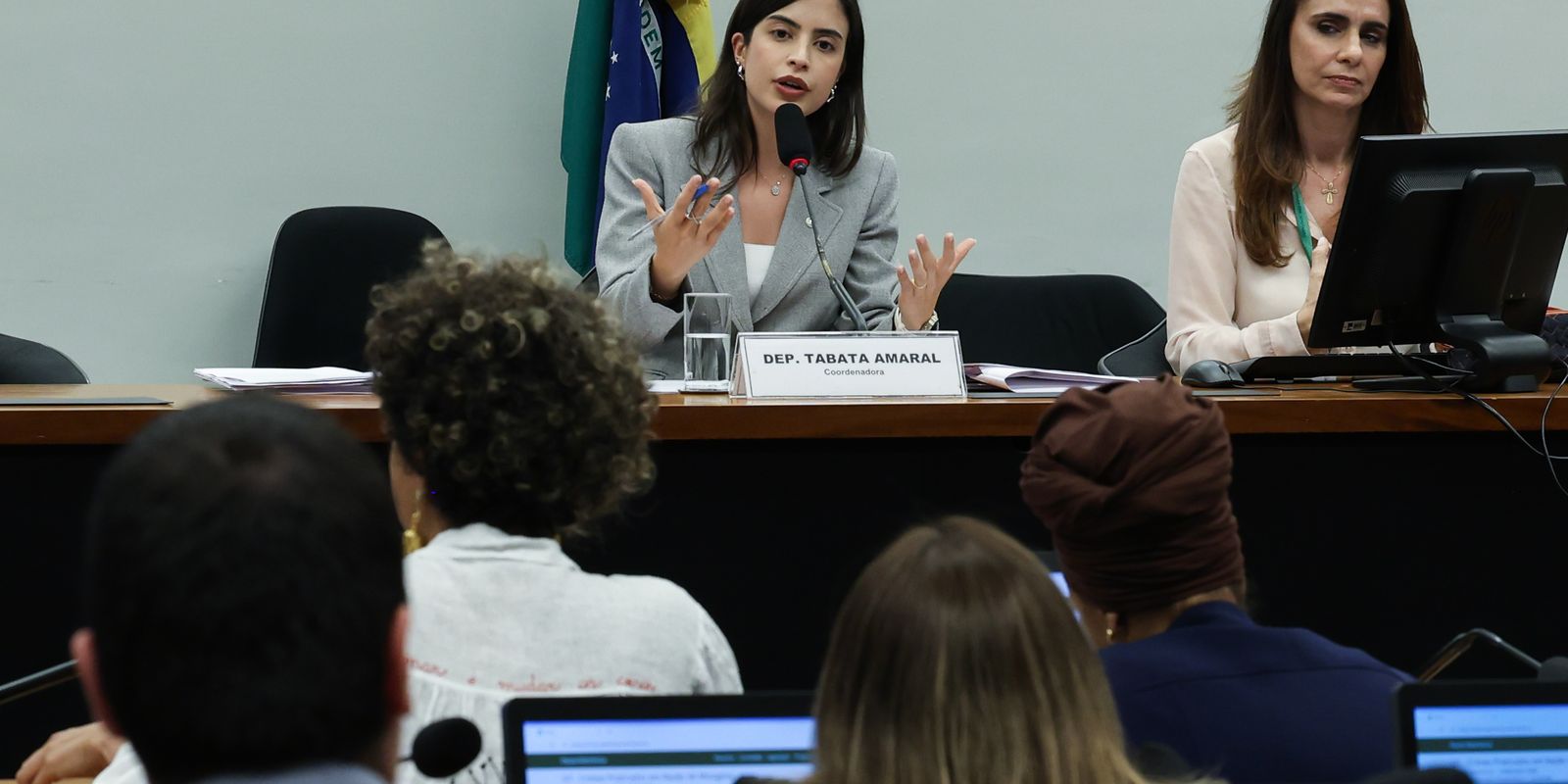 Câmara dos Deputados avança com proposta para criminalizar a misoginia