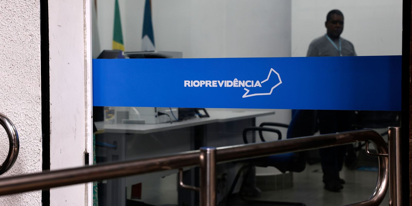 Rioprevidência redireciona excedente de custeio para benefícios e adota critérios de investimento mais prudentes