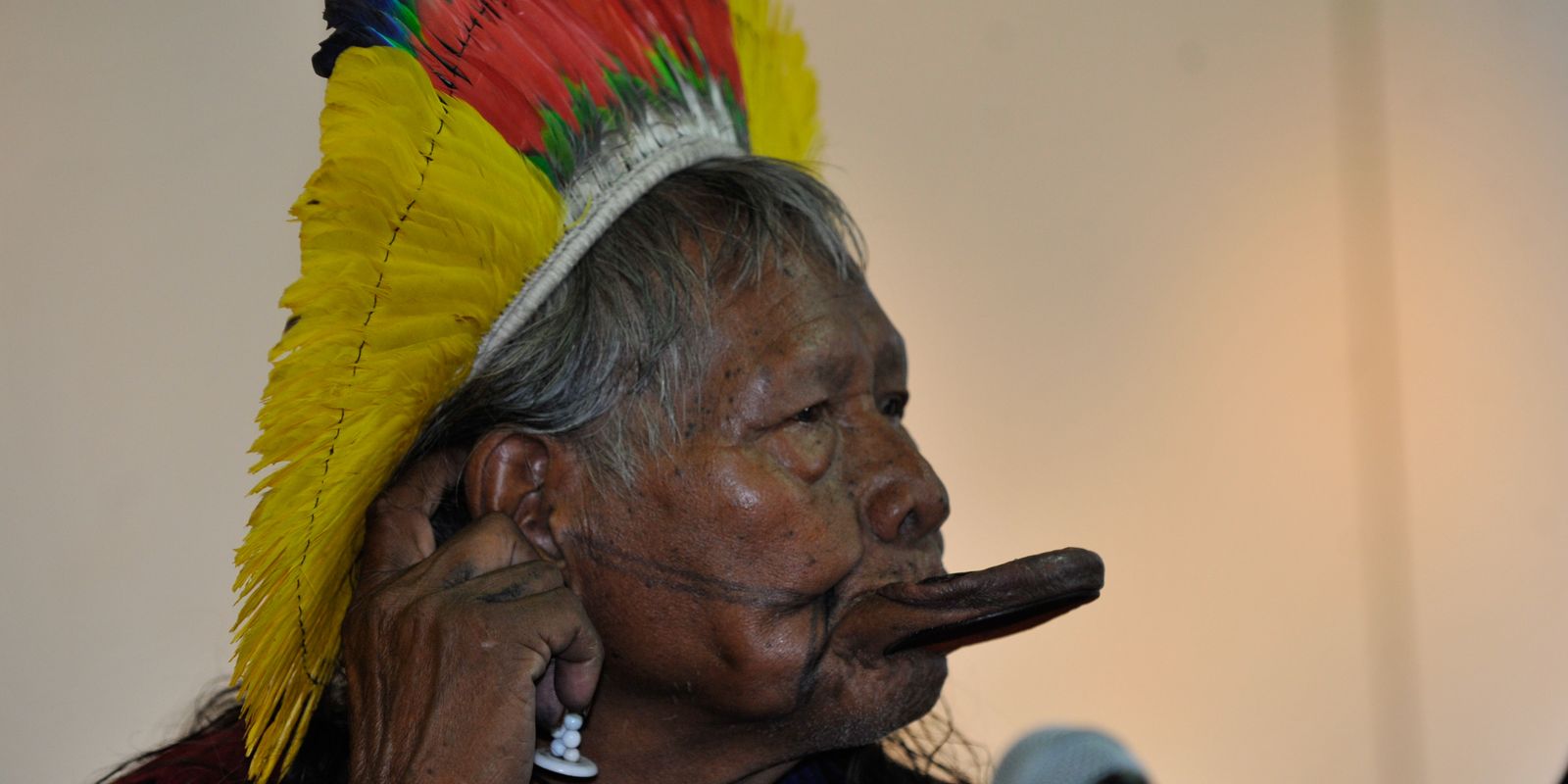 Cacique Raoni mostra melhora e deixa a UTI, seguindo para enfermaria