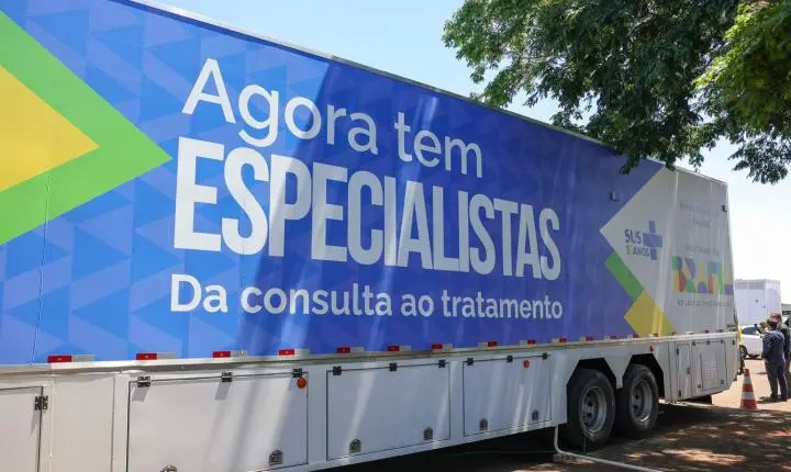 Manguinhos recebe carreta de saúde da mulher do programa Agora Tem Especialistas