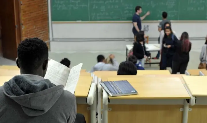 Estudante terá que pagar R$ 720 mil por ocupação irregular de cota racial