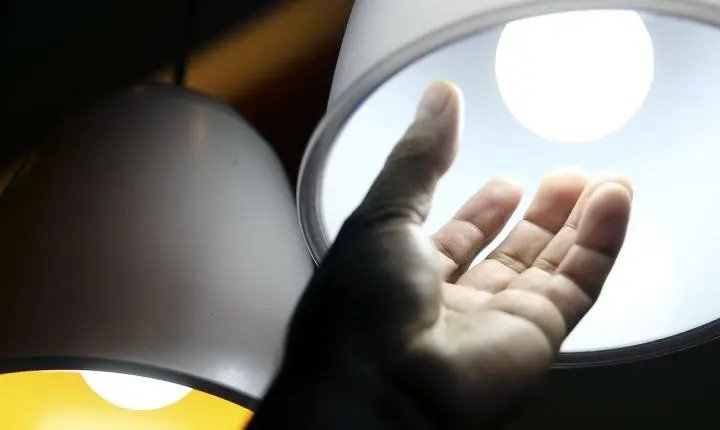 Aneel aprova R$ 5,5 bilhões para baratear conta de luz em 22 distribuidoras