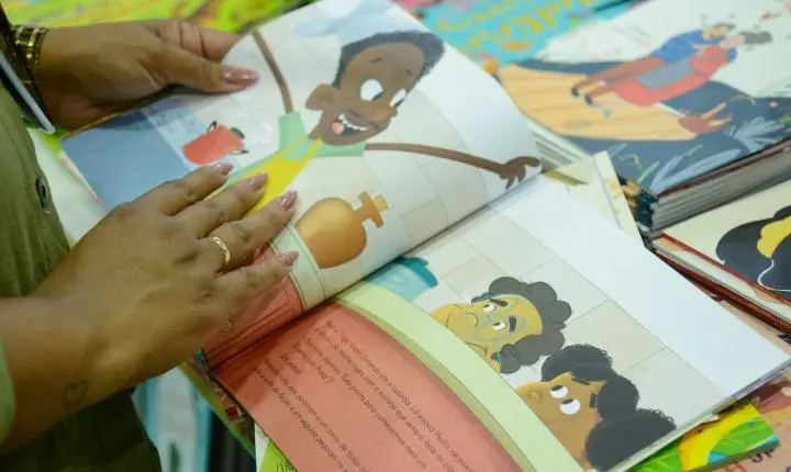 Projeto Bienal nas Escolas adota tema da Copa para incentivar a leitura no Rio de Janeiro