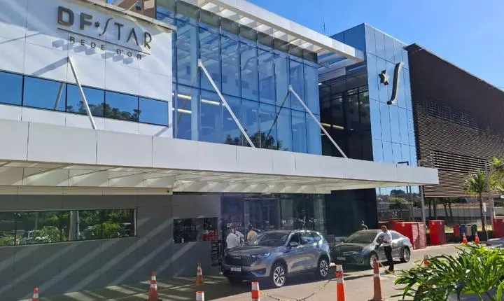 Jair Bolsonaro é internado em Brasília para cirurgia no ombro