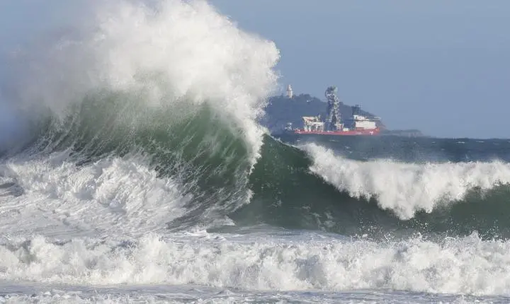 Bombeiros do Rio de Janeiro efetuaram mais de 8 mil resgates no litoral em 2026