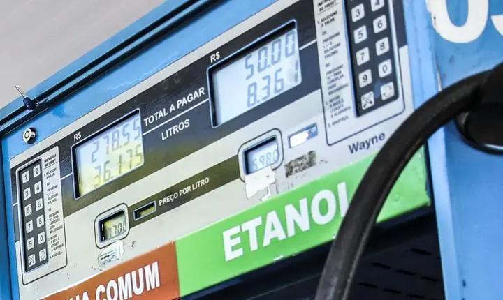 Brasil registrou alta menor nos preços do petróleo que a média global, indica Ineep