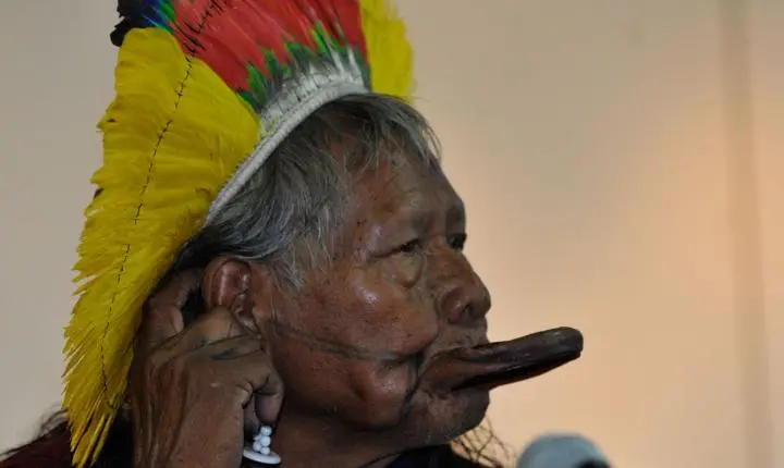 Cacique Raoni mostra melhora e deixa a UTI, seguindo para enfermaria