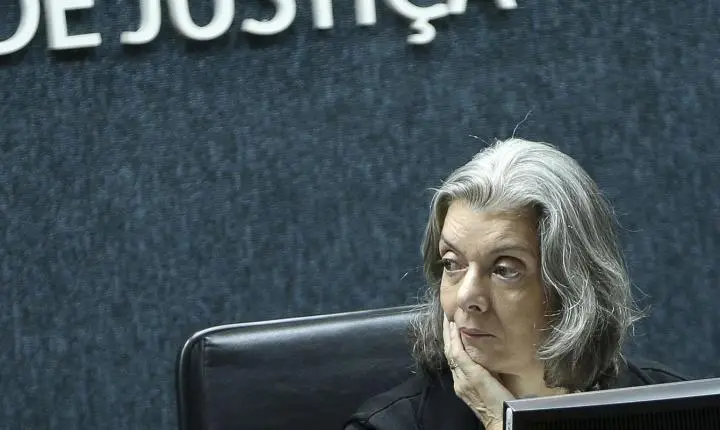 Cármen Lúcia vota para reverter flexibilização da Lei da Ficha Limpa
