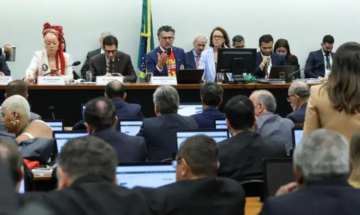 Centrão tenta modificar prazo de transição para o fim da escala 6x1