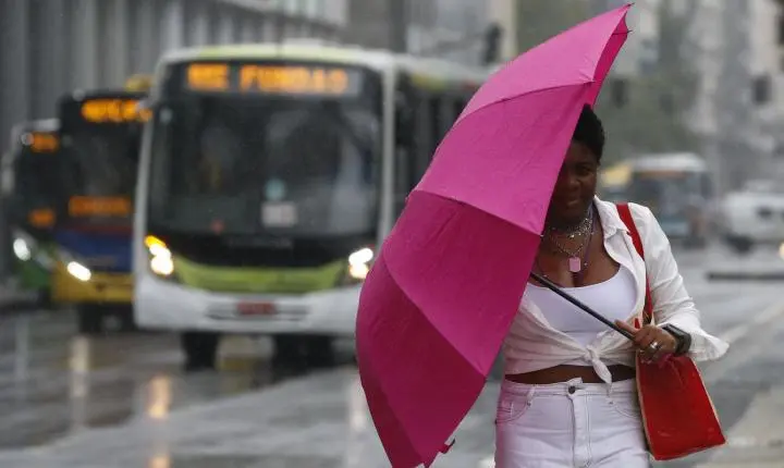 Chuva no Rio de Janeiro cancela apresentação musical em telão de jogo do Brasil