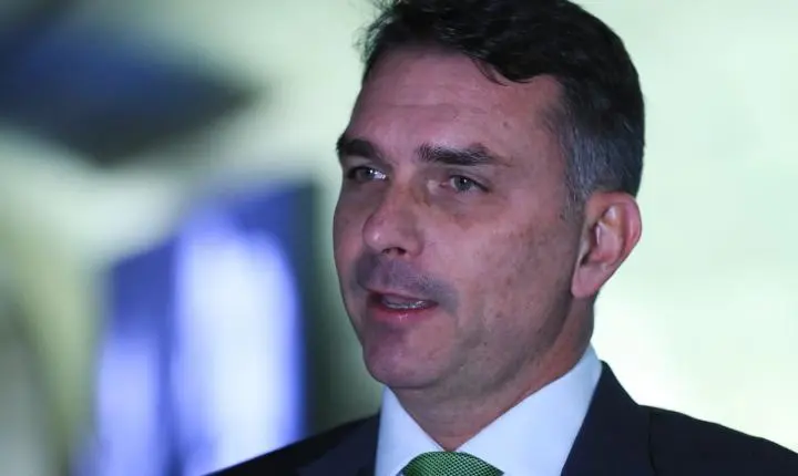 Parlamentares solicitam apuração da ligação entre Daniel Vorcaro e Flávio Bolsonaro