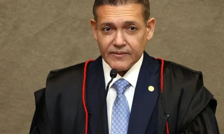 Nunes Marques assume presidência do TSE e foca em controle da IA nas eleições