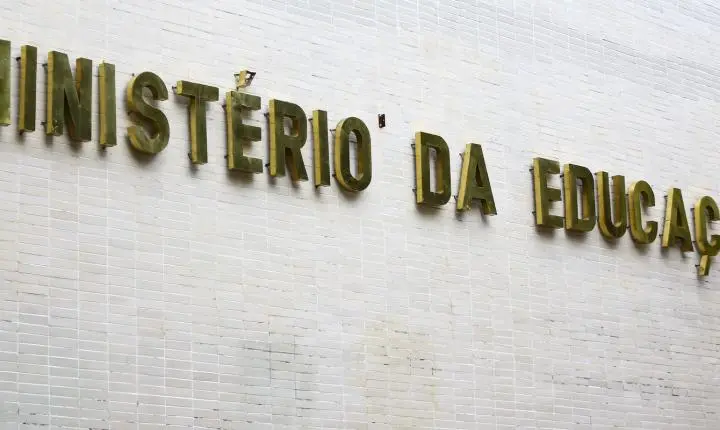 Cursos de formação de professores a distância registram desempenho 53,1% inferior