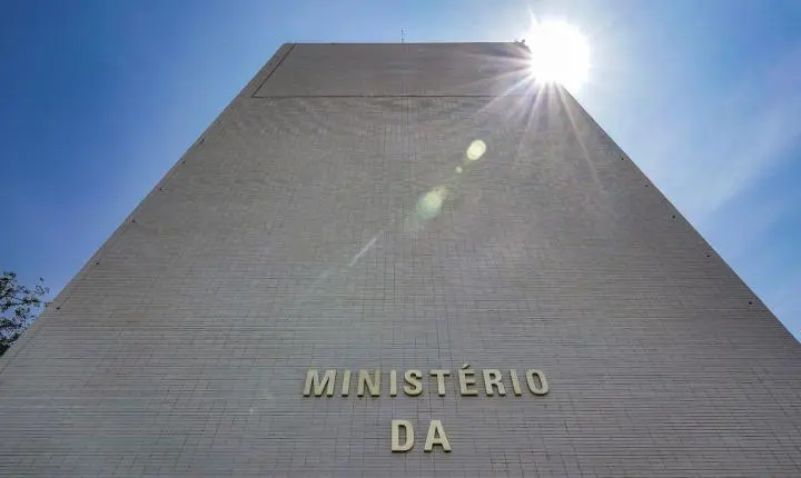 Governo federal bloqueia R$ 22,1 bilhões no orçamento de 2026