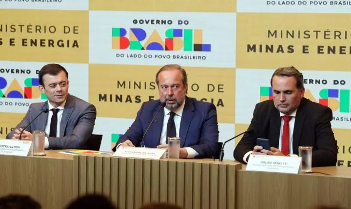Governo institui subsídio de até R$ 0,89 para conter o preço da gasolina