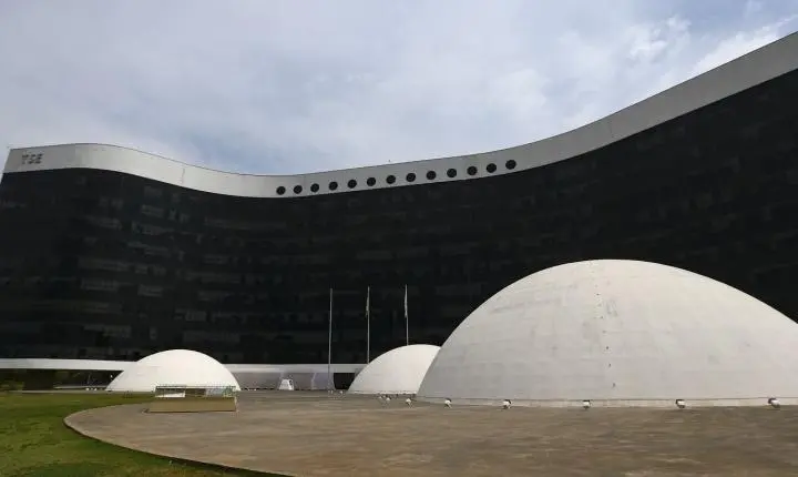 Especialistas alertam que a inteligência artificial pode intensificar a disseminação de notícias falsas nas eleições