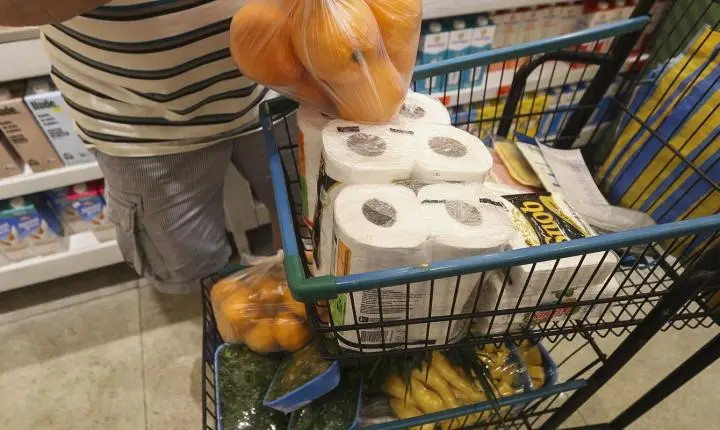 Inflação em abril desacelera e fecha em 0,67%, com alta de alimentos como principal fator