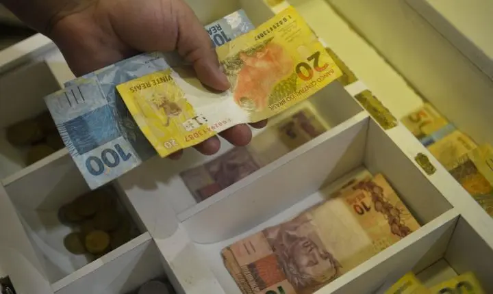 Variação do índice que reajusta salários chega a 4,11% em um ano